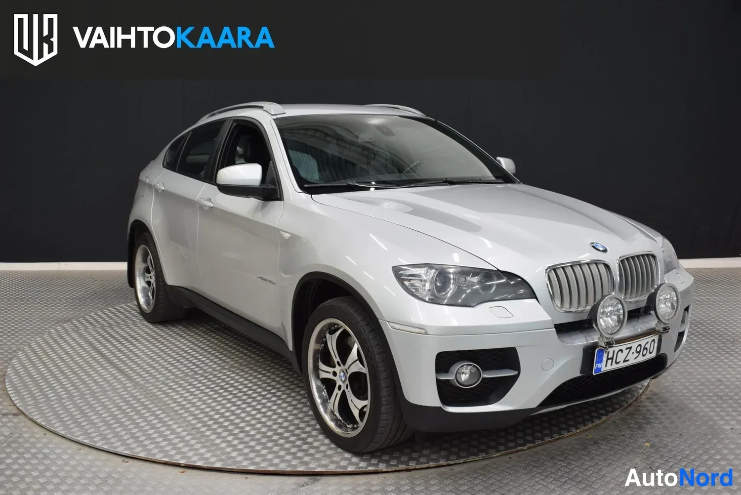 Harmaa BMW X6 2008, etuviisto, keula oikealle, kuva 3