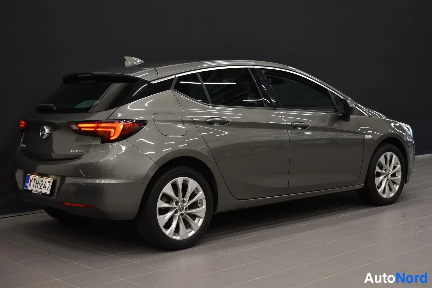 Harmaa Opel Astra 2018, takaviisto, kuva 11