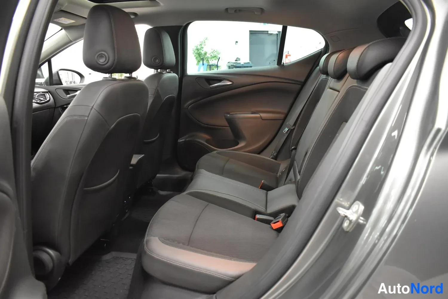 Harmaa Opel Astra 2018, ohjaamo, kuva 14