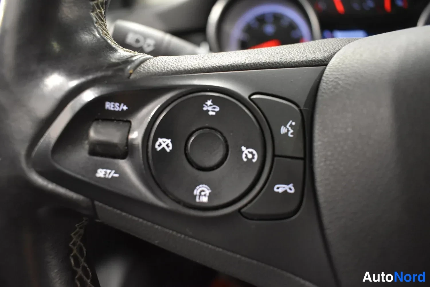 Harmaa Opel Astra 2018, yksityiskohta, kuva 21