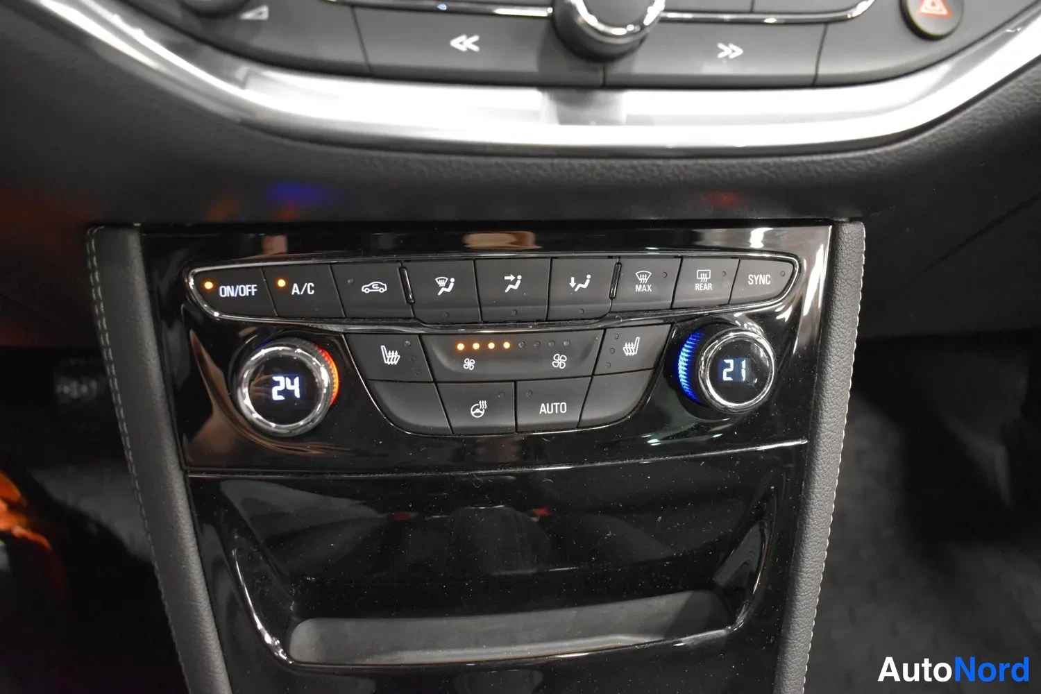 Harmaa Opel Astra 2018, yksityiskohta, kuva 23