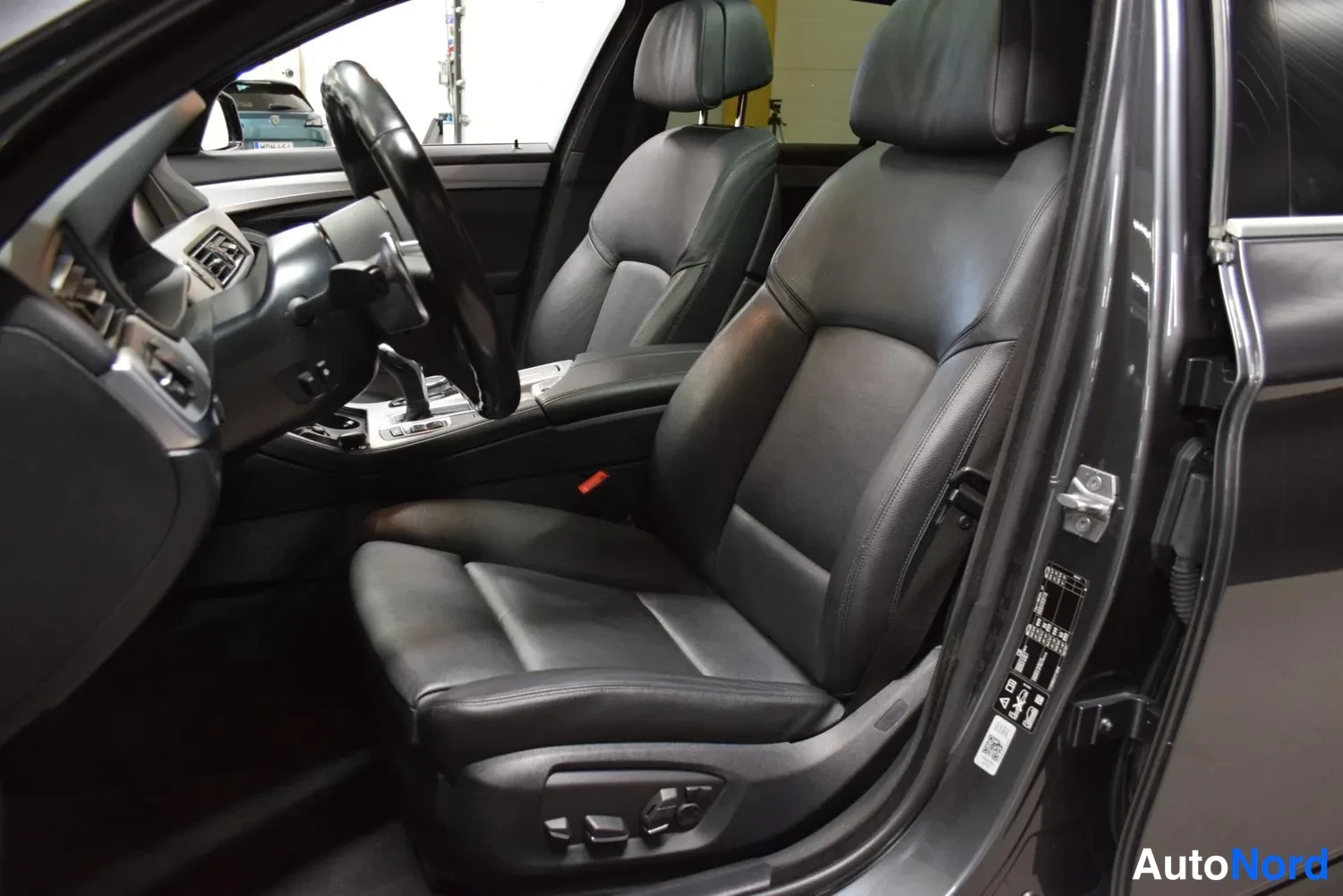 Harmaa BMW 530d xDrive 2016, kuva 30