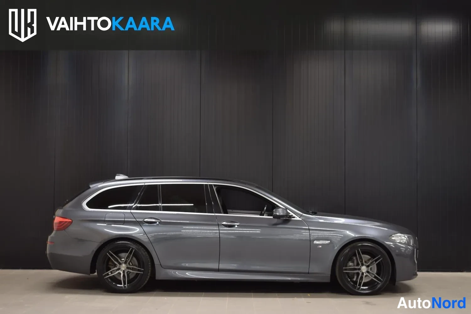 Harmaa BMW 530d xDrive 2016, sivulta, kuva 8