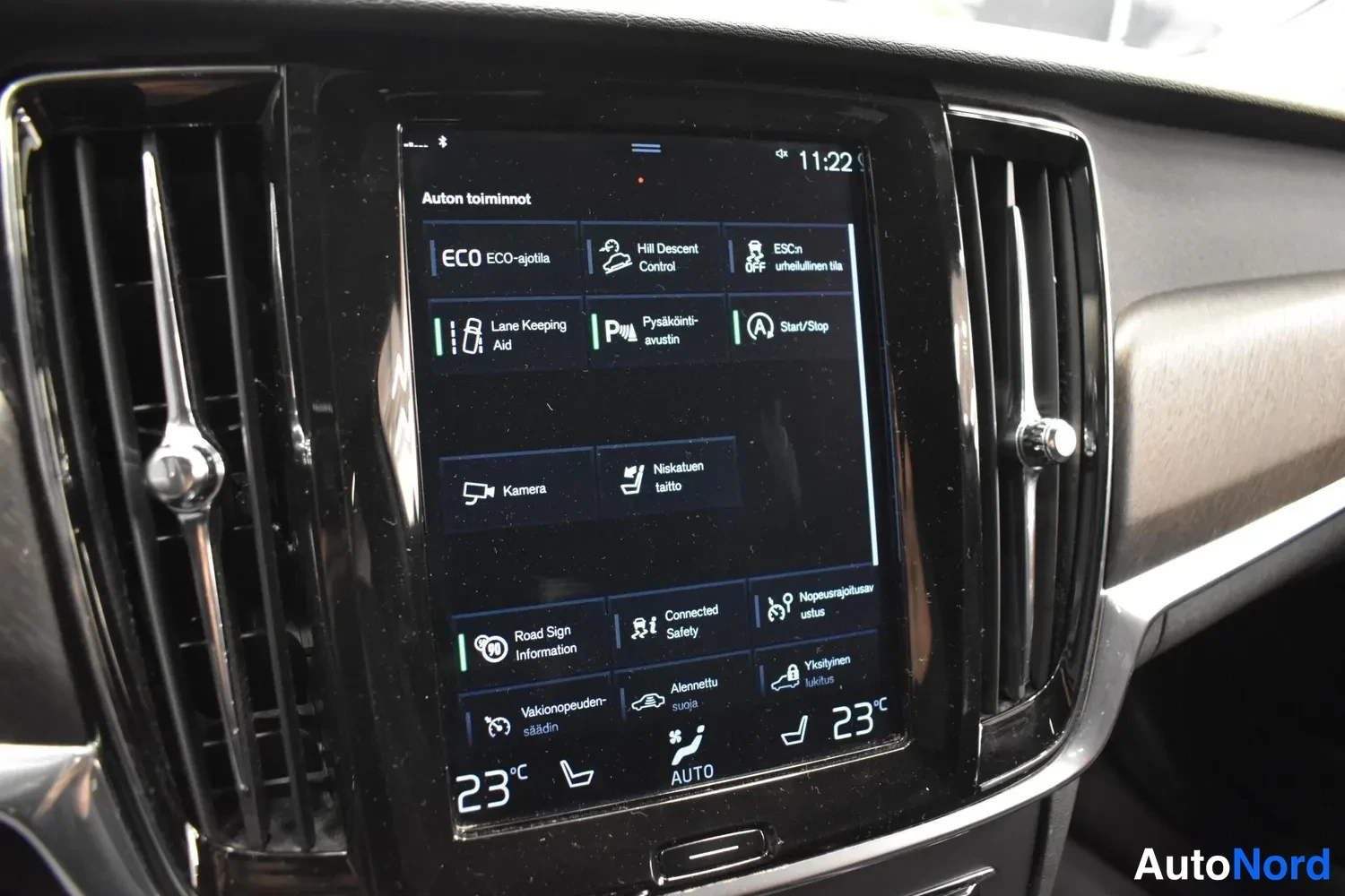 Musta Volvo V90 Cross Country 2018, yksityiskohta, kuva 25