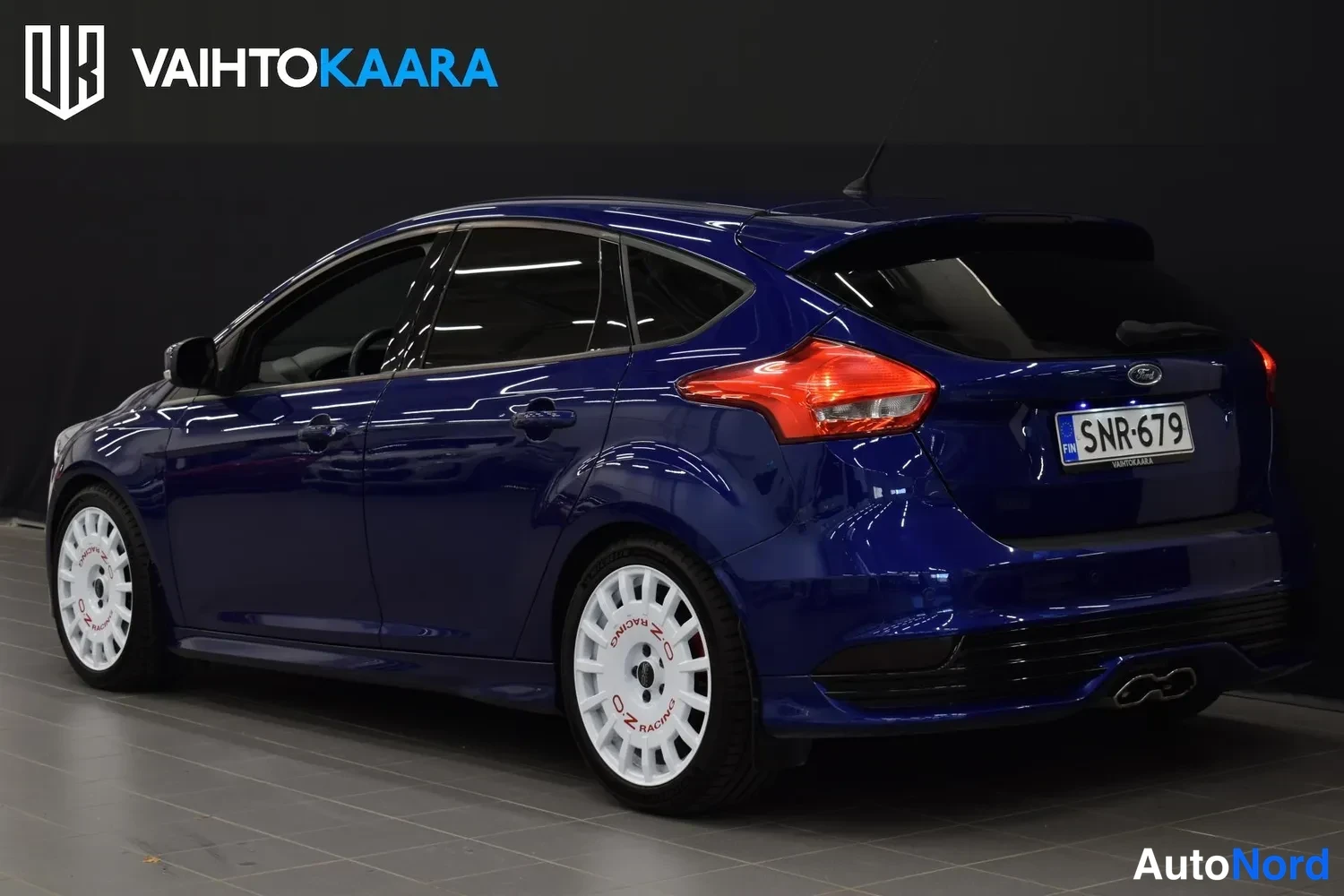 Sininen Ford Focus 2016, takaviisto, kuva 8