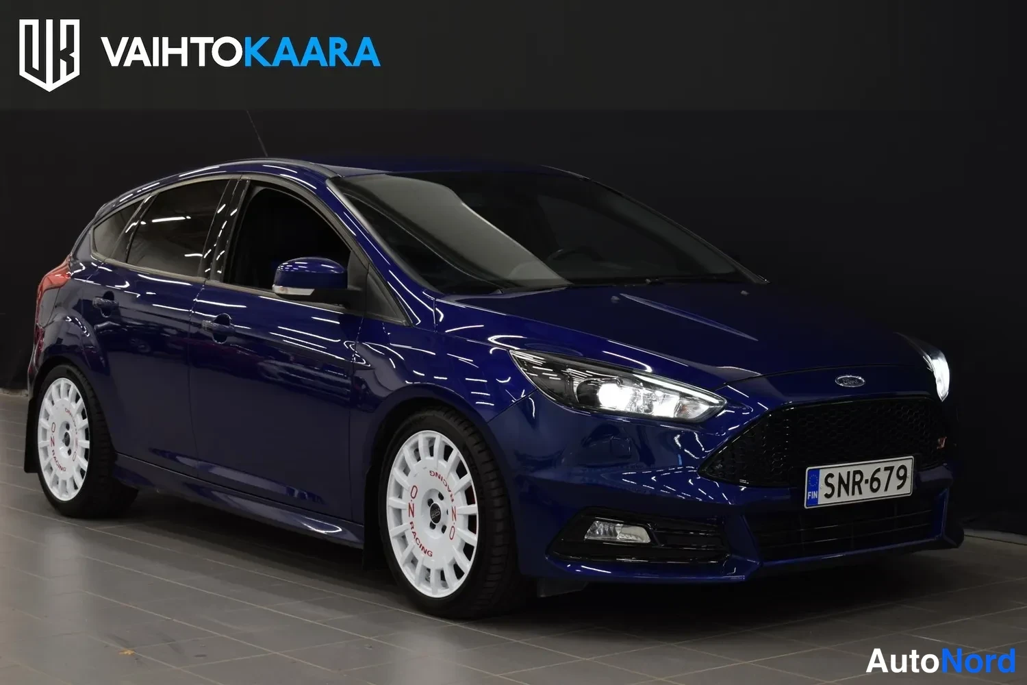 Sininen Ford Focus 2016, etuviisto, keula oikealle, kuva 3