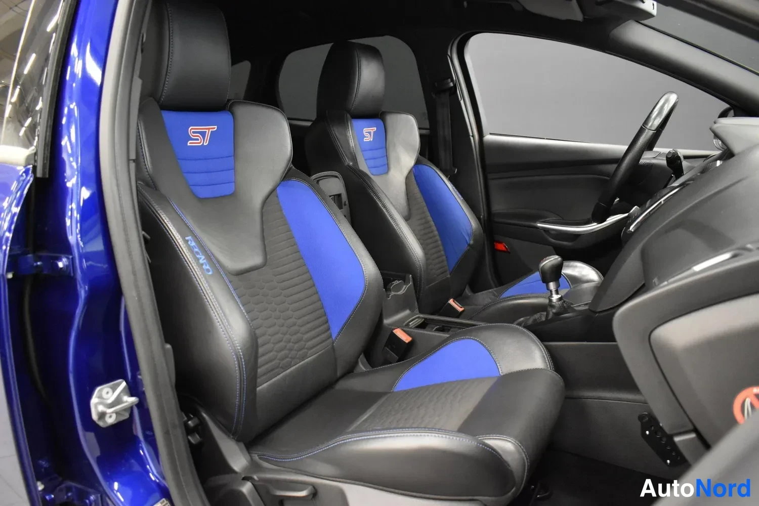 Sininen Ford Focus 2016, kuva 21