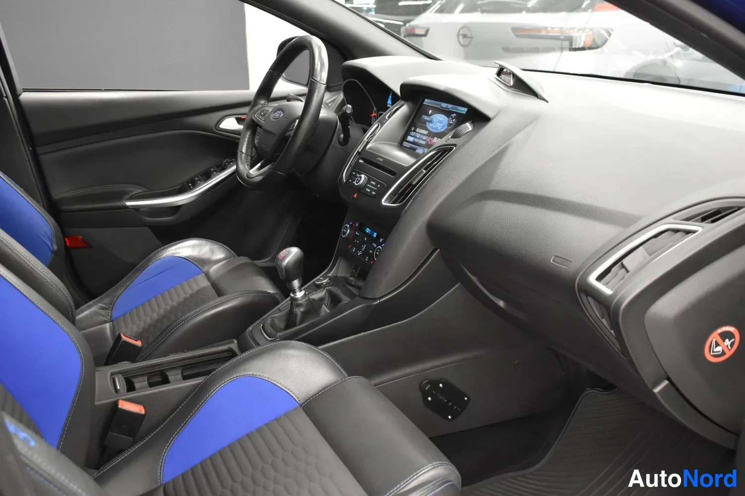 Sininen Ford Focus 2016, kuva 22