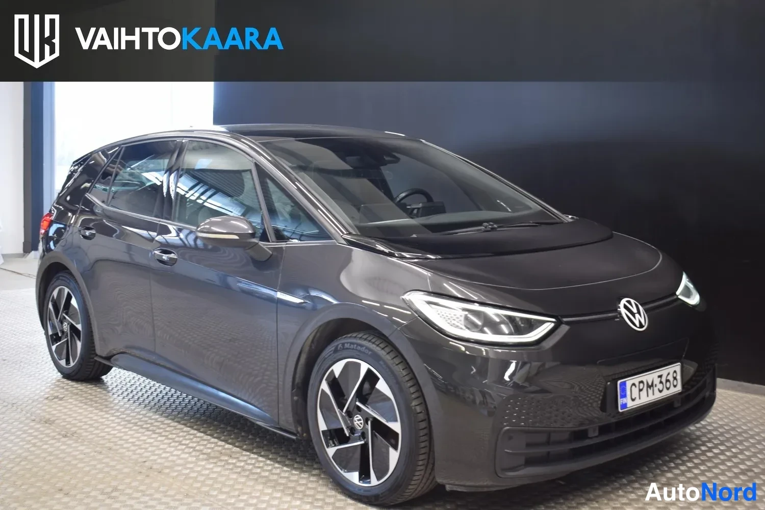 Harmaa Volkswagen ID.3 2021, etuviisto, keula oikealle, kuva 4