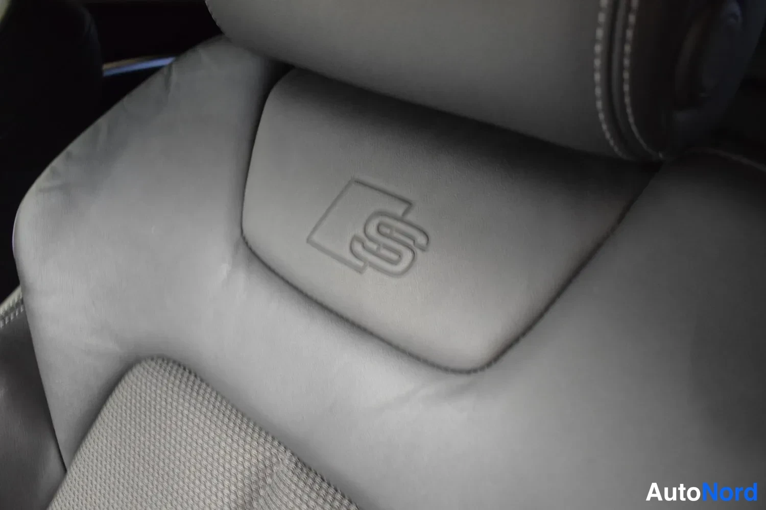 Muu: Turvavyön solki ja turvavyö, teksti AUDI TDI QUATTRO ja AUDI A6 Avant 2019 sekä REAR SEAT BENCH ANTI-SUBMARINING
