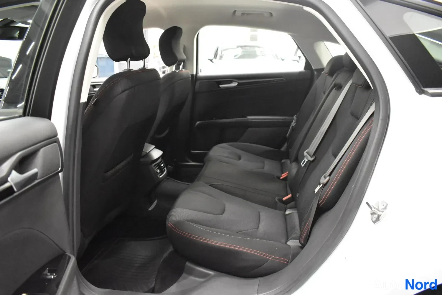 Valkoinen Ford Mondeo 2017, ulkokuva 12 – Raisio