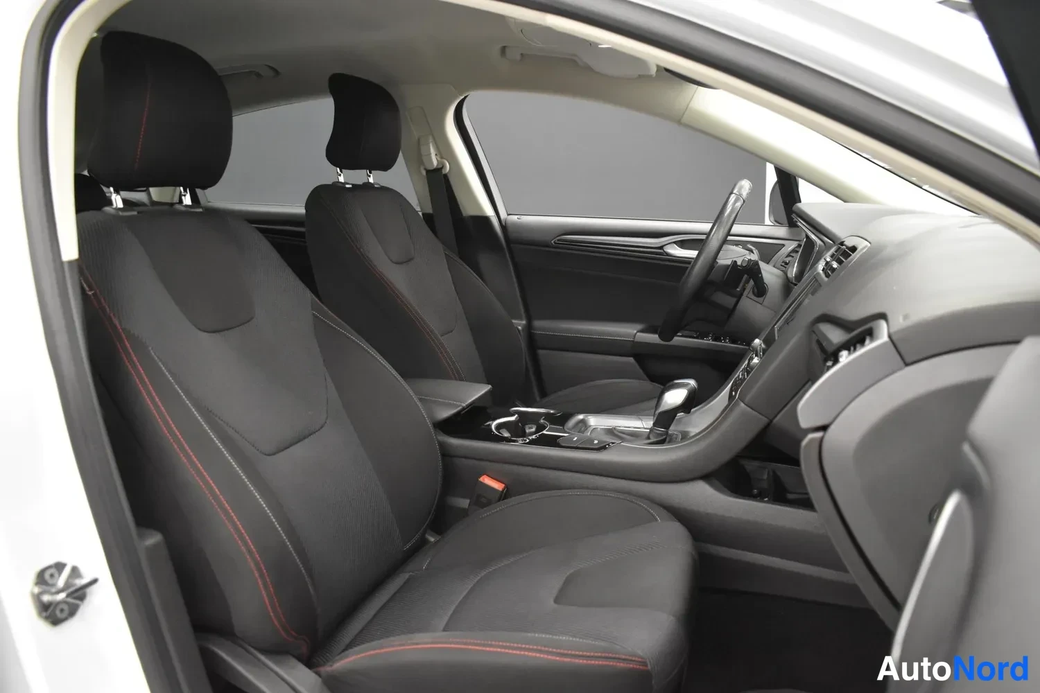 Valkoinen Ford Mondeo 2017, ulkokuva 13 – Raisio
