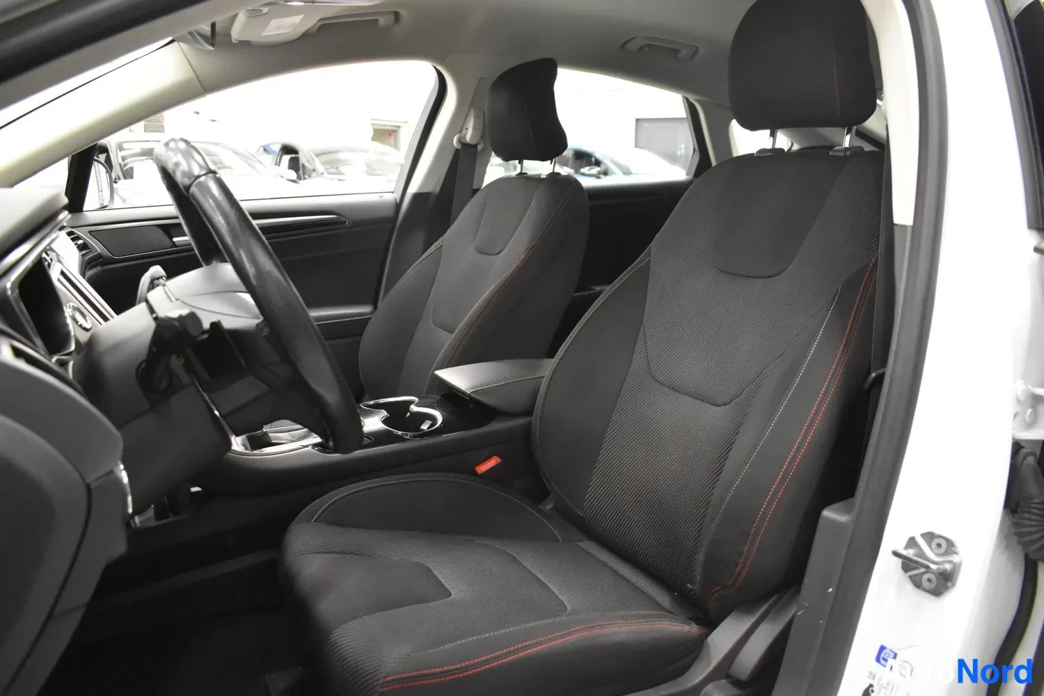 Valkoinen Ford Mondeo 2017, ulkokuva 10 – Raisio