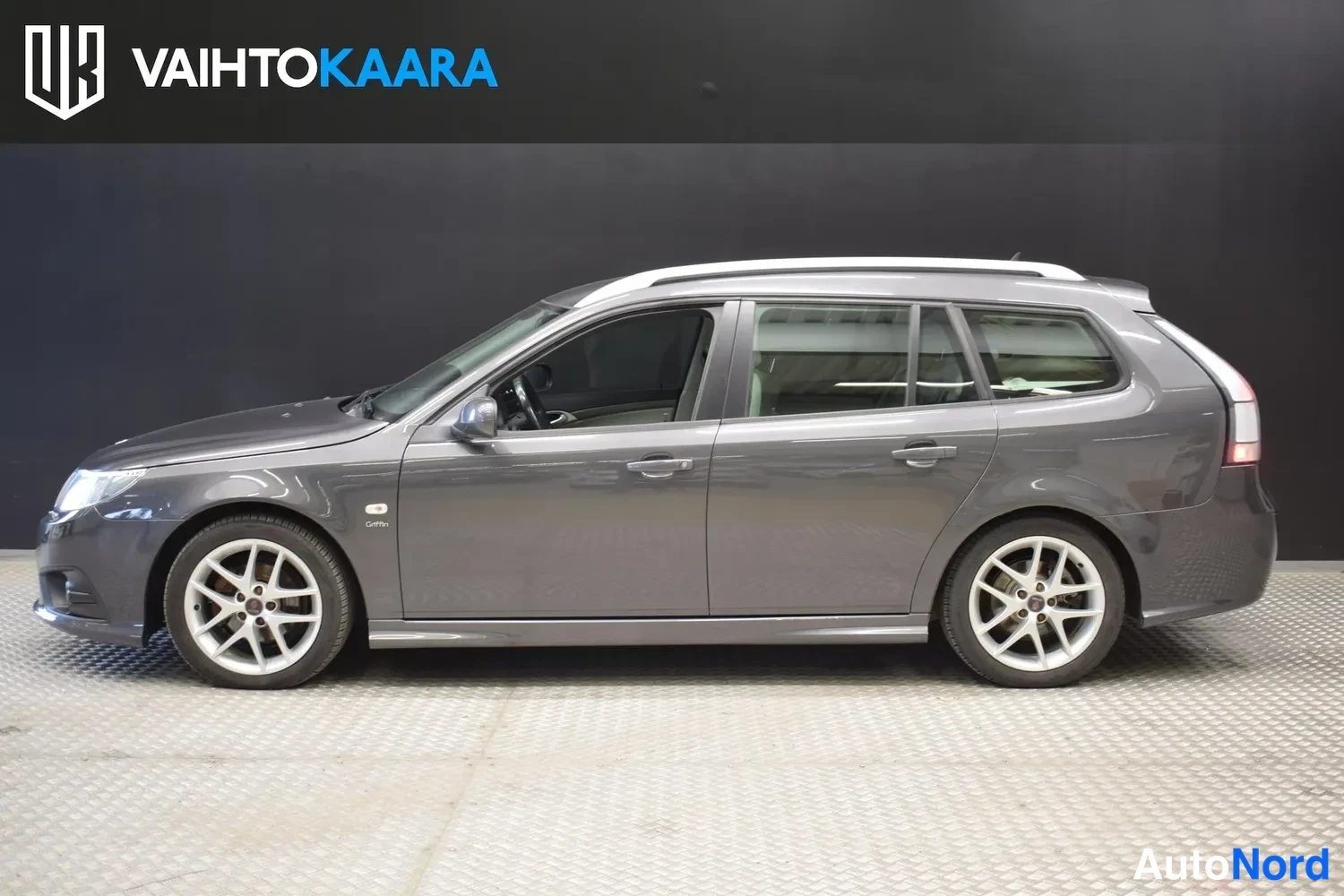 Harmaa Saab 9-3 2011, sivulta, kuva 5