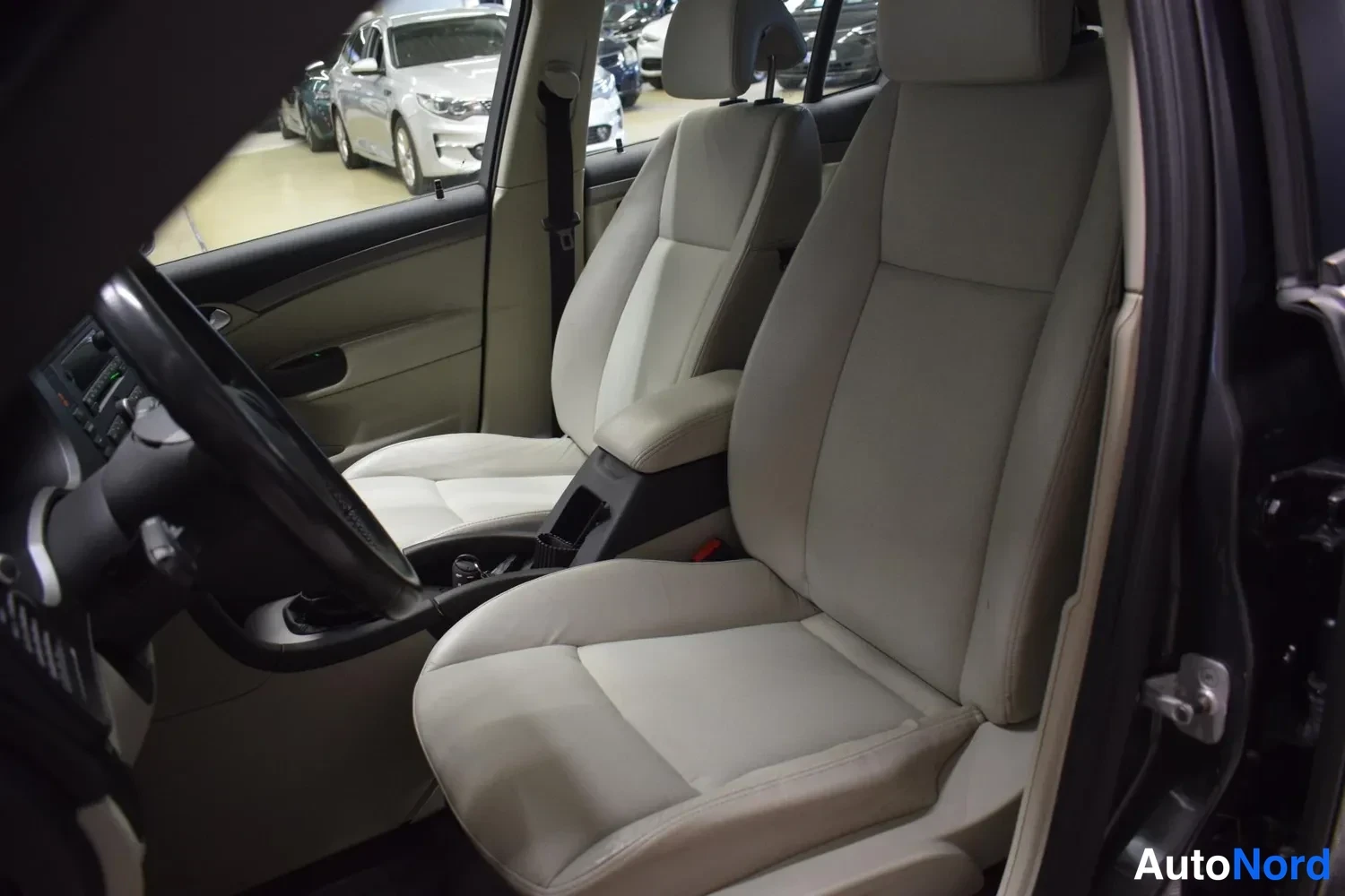 Harmaa Saab 9-3 2011, etuistuimet, kuva 11