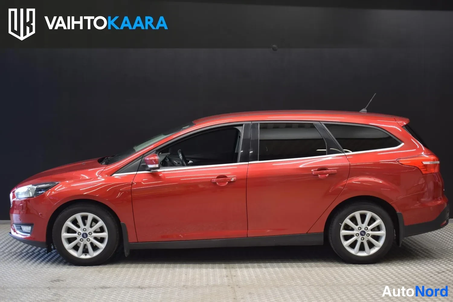 Punainen Ford Focus 2017, ulkokuva 2 – Raisio