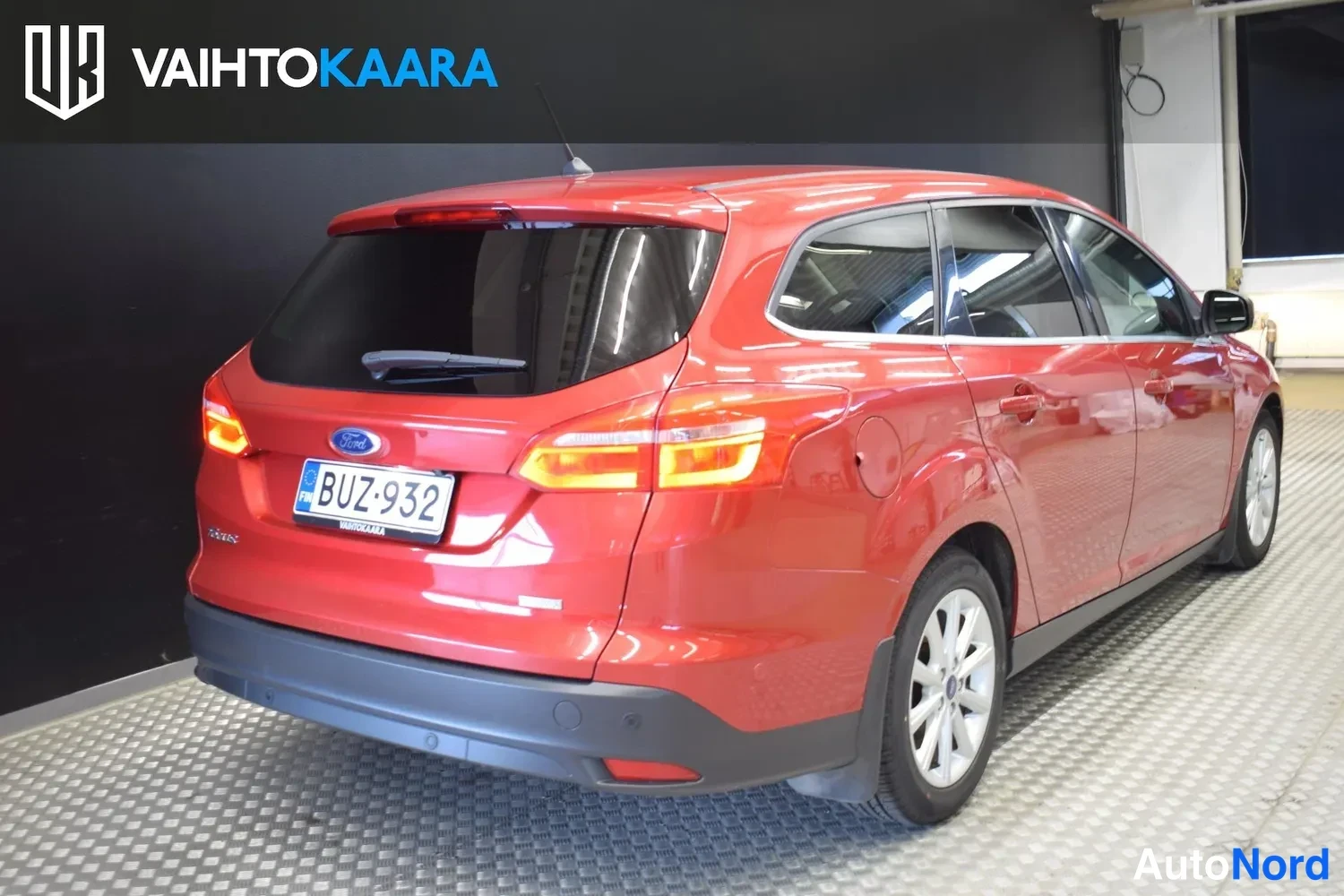 Punainen Ford Focus 2017, ulkokuva 4 – Raisio
