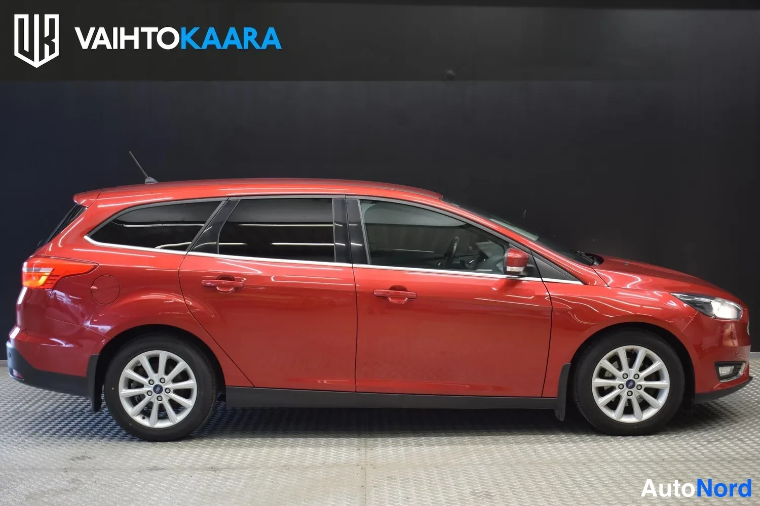 Punainen Ford Focus 2017, ulkokuva 5 – Raisio