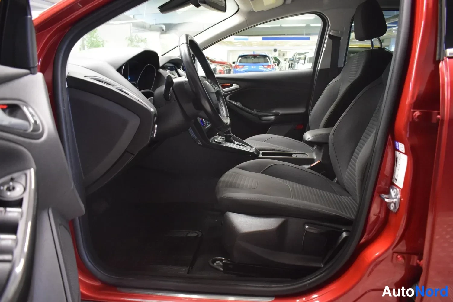 Punainen Ford Focus 2017, ulkokuva 8 – Raisio