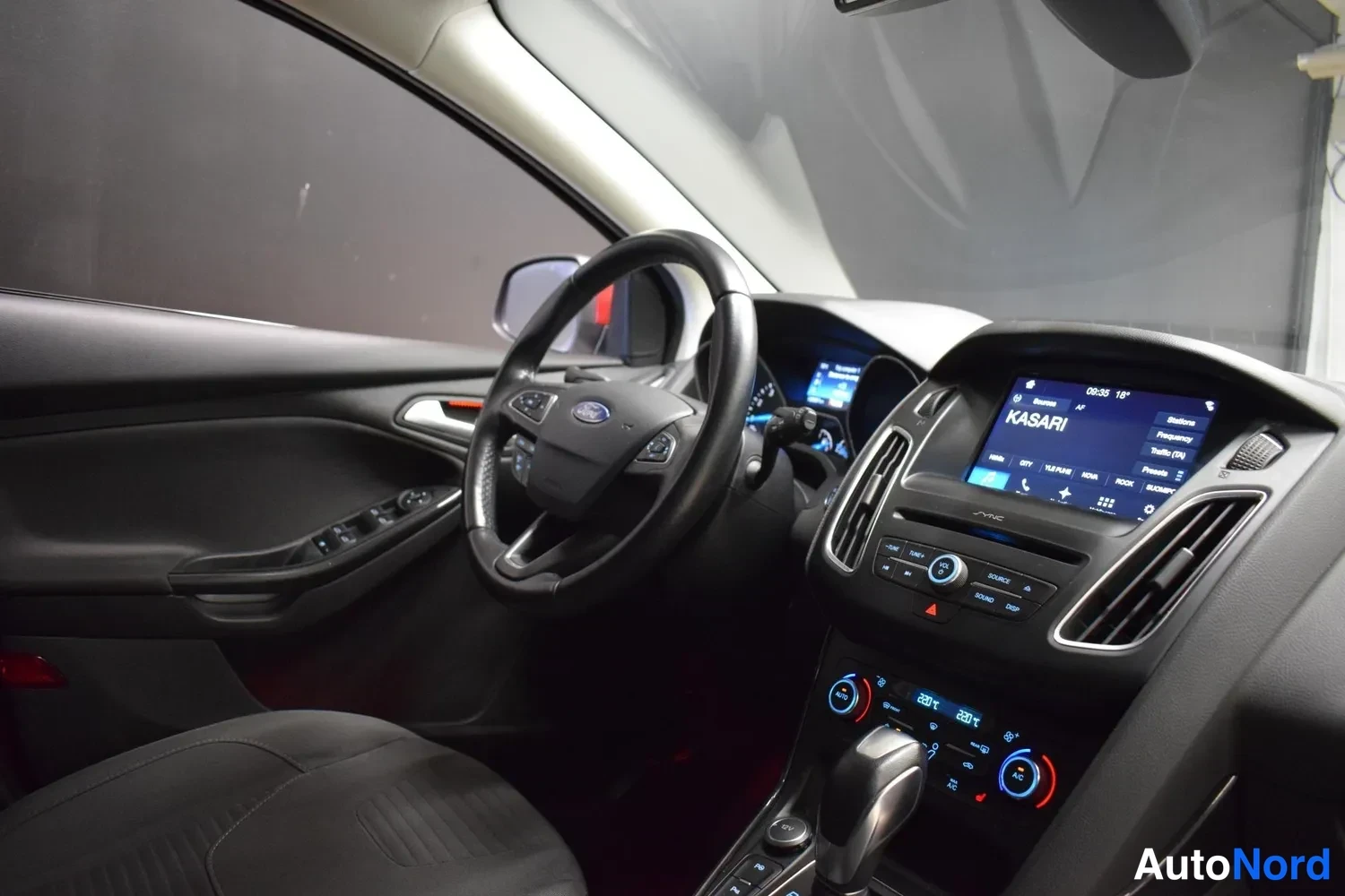 Punainen Ford Focus 2017, ulkokuva 10 – Raisio