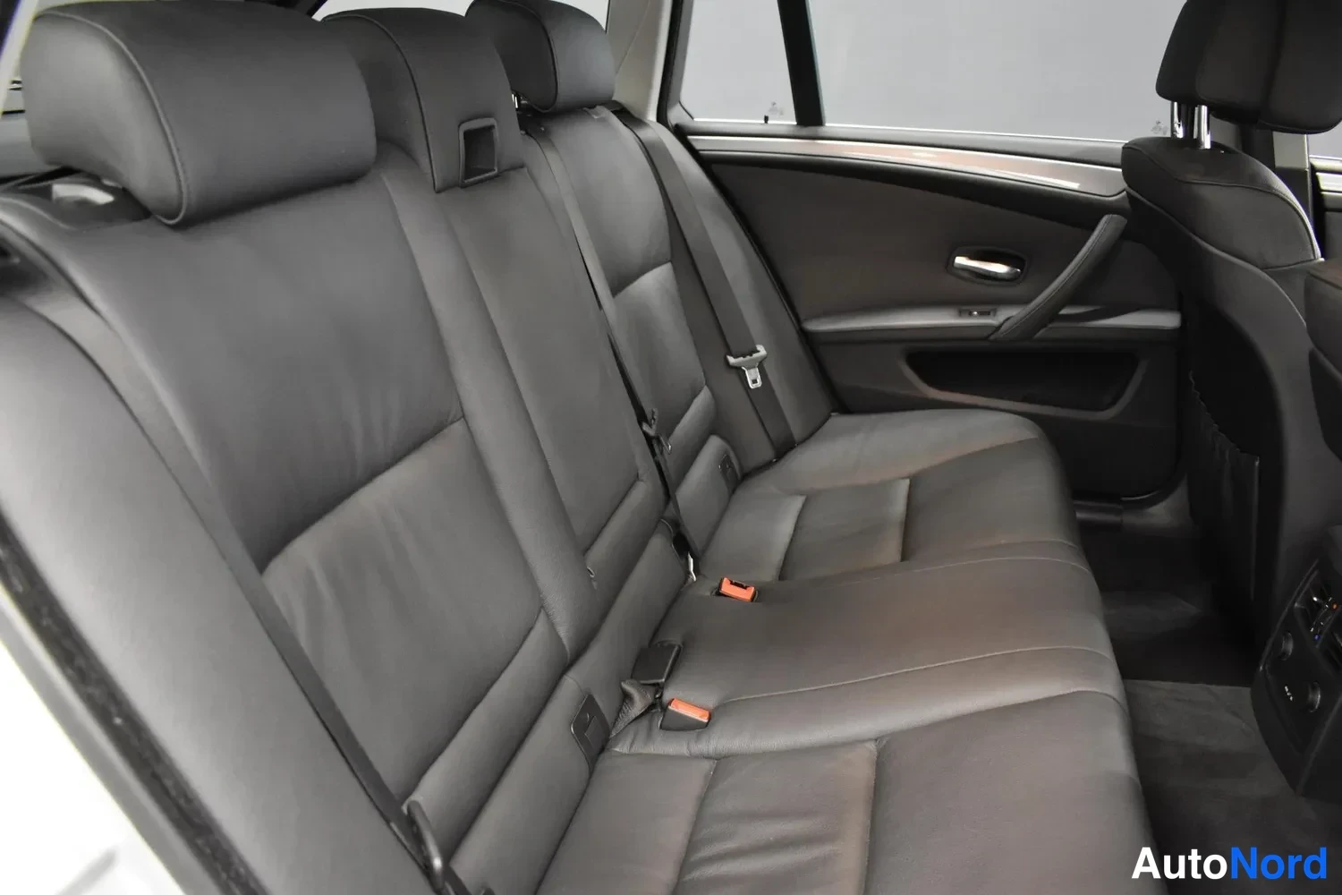 Harmaa BMW 523i 2009, ulkokuva 11 – Raisio