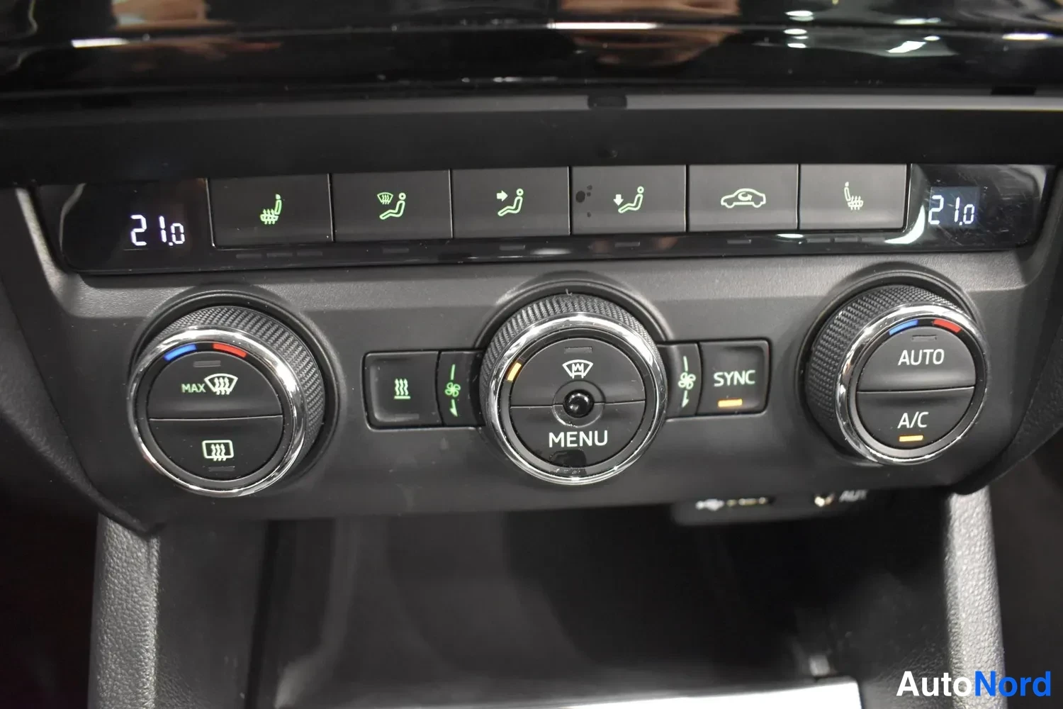 Valkoinen Skoda Octavia 2016, ulkokuva 15 – Raisio