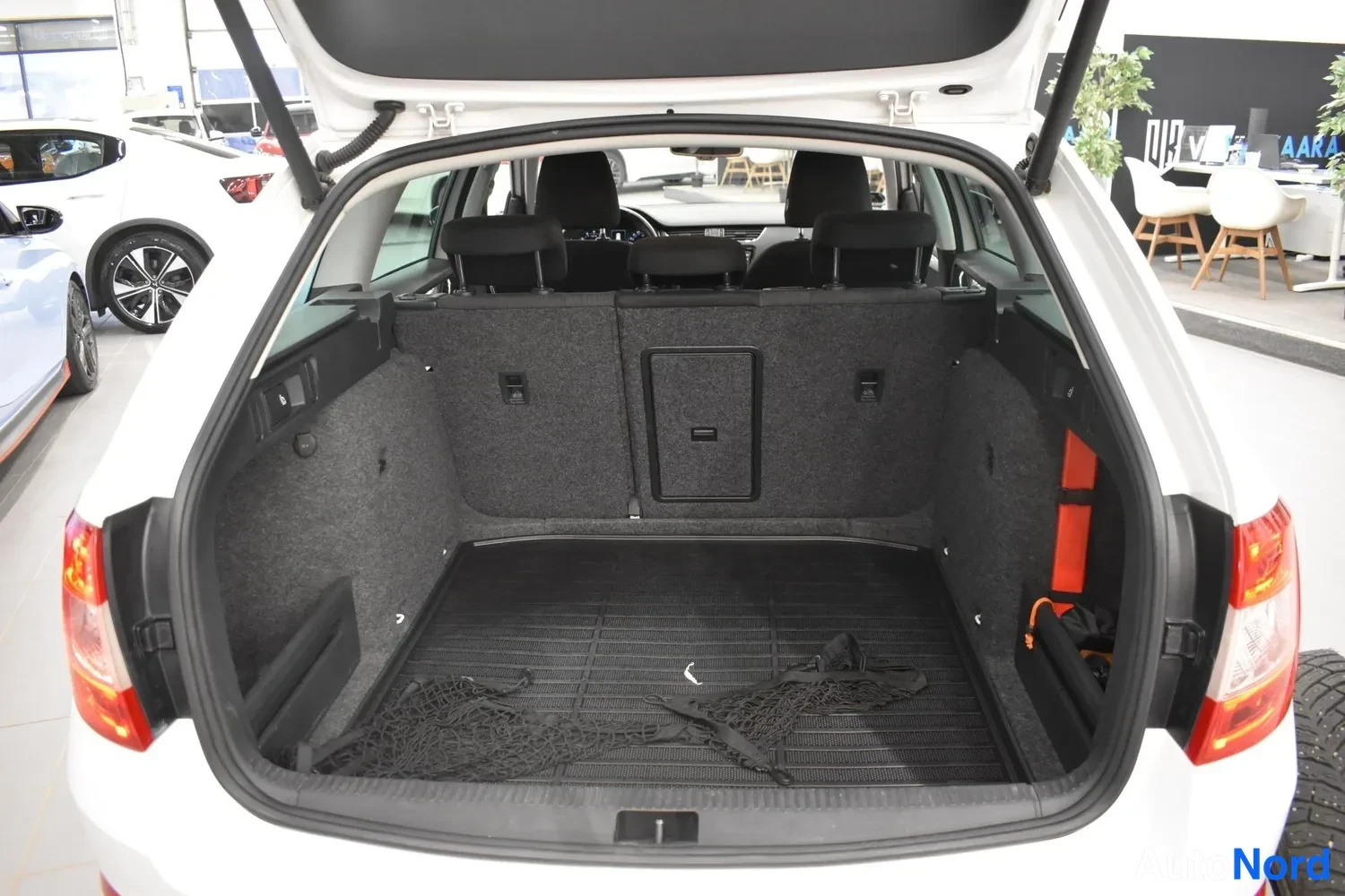 Valkoinen Skoda Octavia 2016, ulkokuva 16 – Raisio