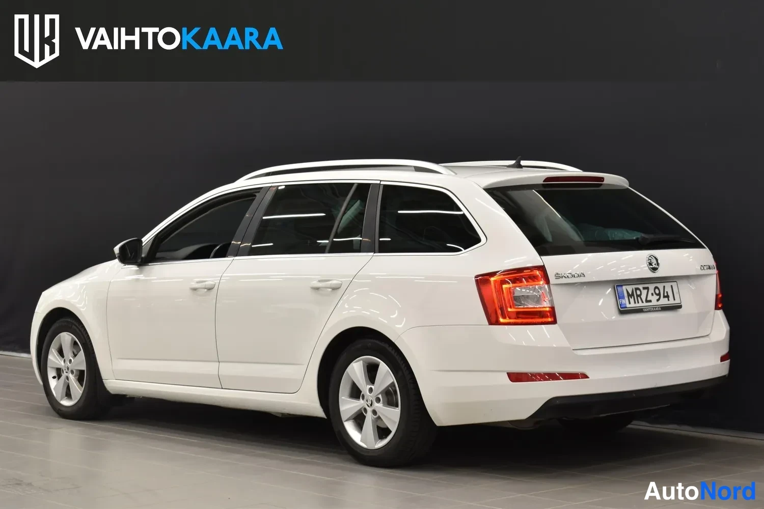 Valkoinen Skoda Octavia 2016, ulkokuva 3 – Raisio