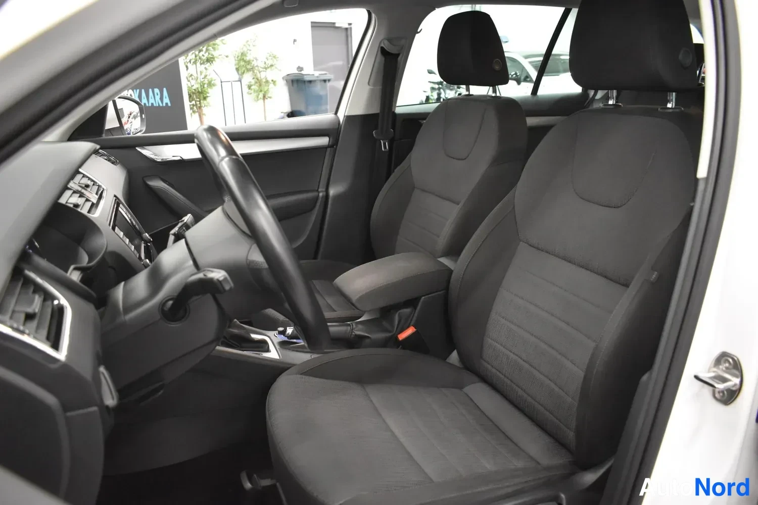 Valkoinen Skoda Octavia 2016, ulkokuva 7 – Raisio