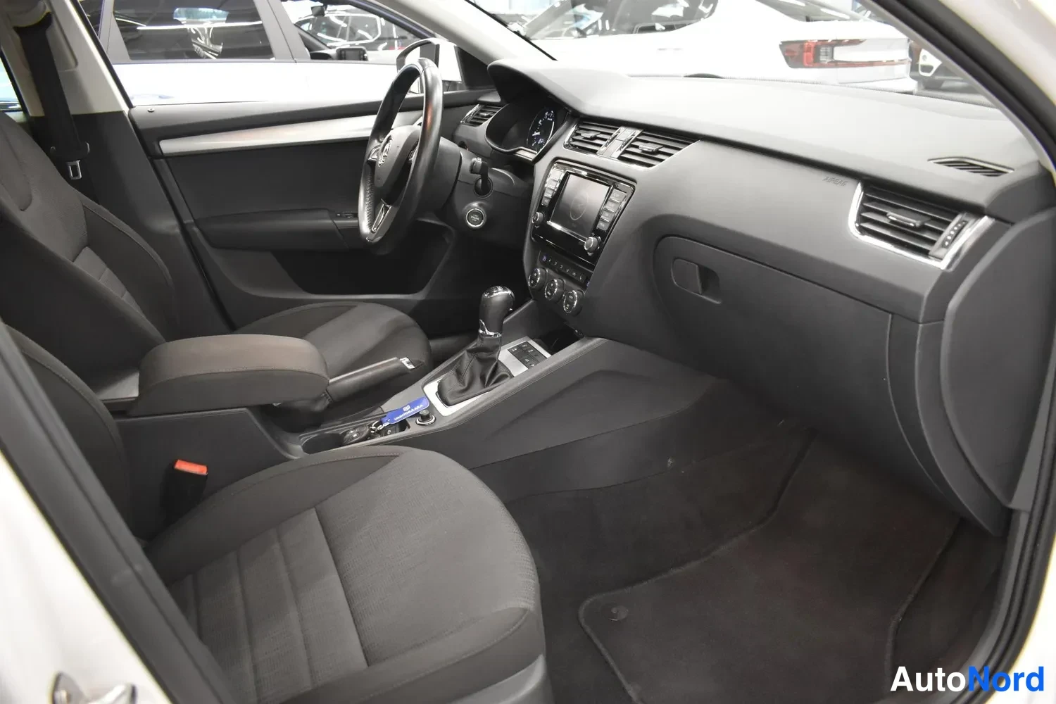 Valkoinen Skoda Octavia 2016, ulkokuva 10 – Raisio