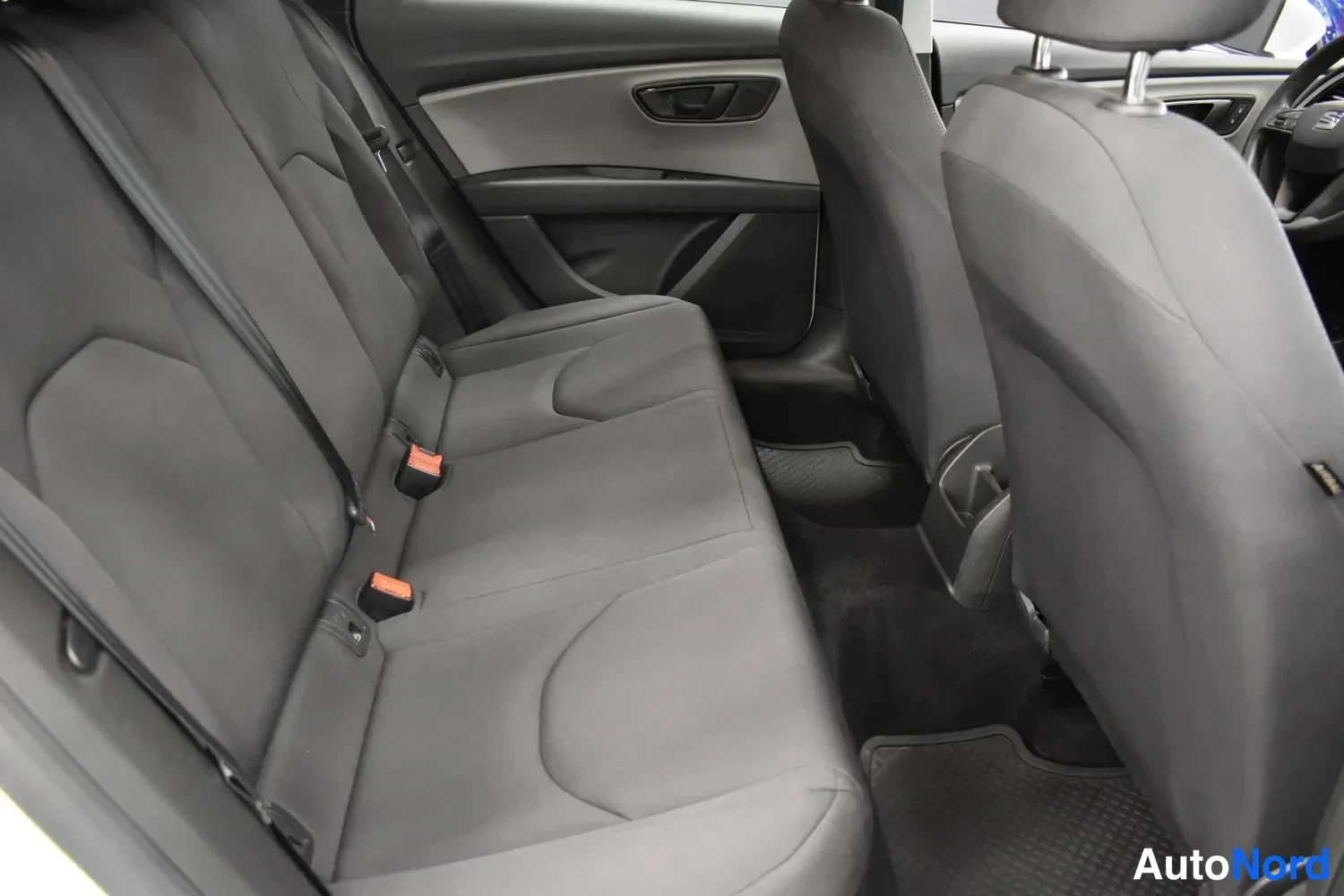 Valkoinen Seat Leon ST 2017, ulkokuva 11 – Raisio