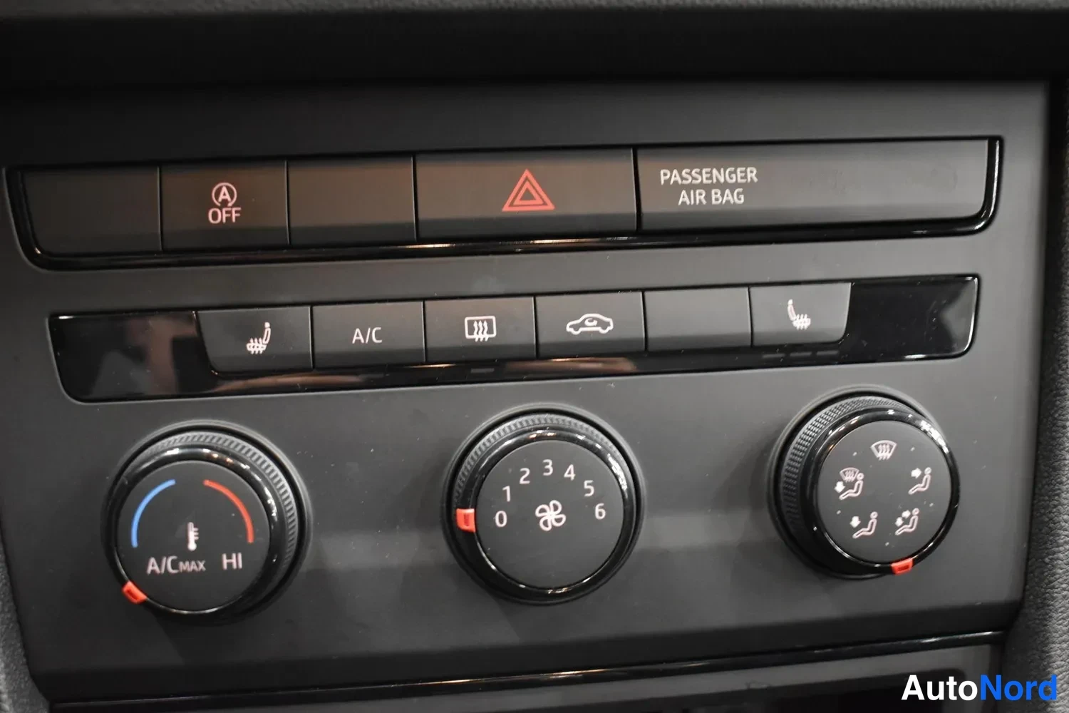 Valkoinen Seat Leon ST 2017, ulkokuva 18 – Raisio