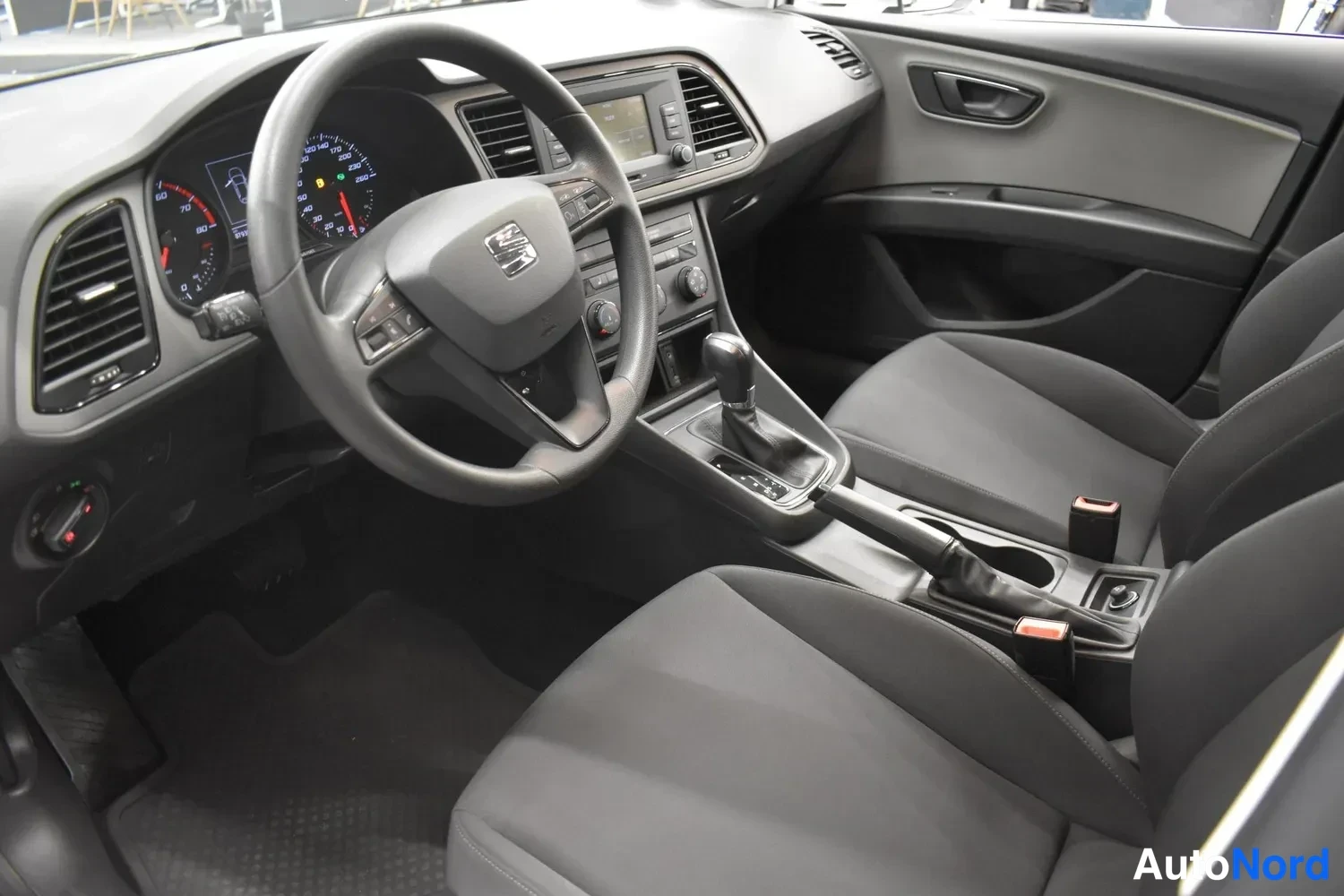 Valkoinen Seat Leon ST 2017, ulkokuva 7 – Raisio