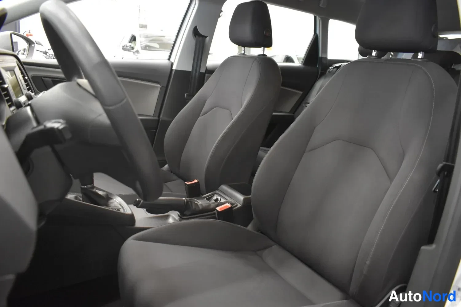 Valkoinen Seat Leon ST 2017, ulkokuva 8 – Raisio