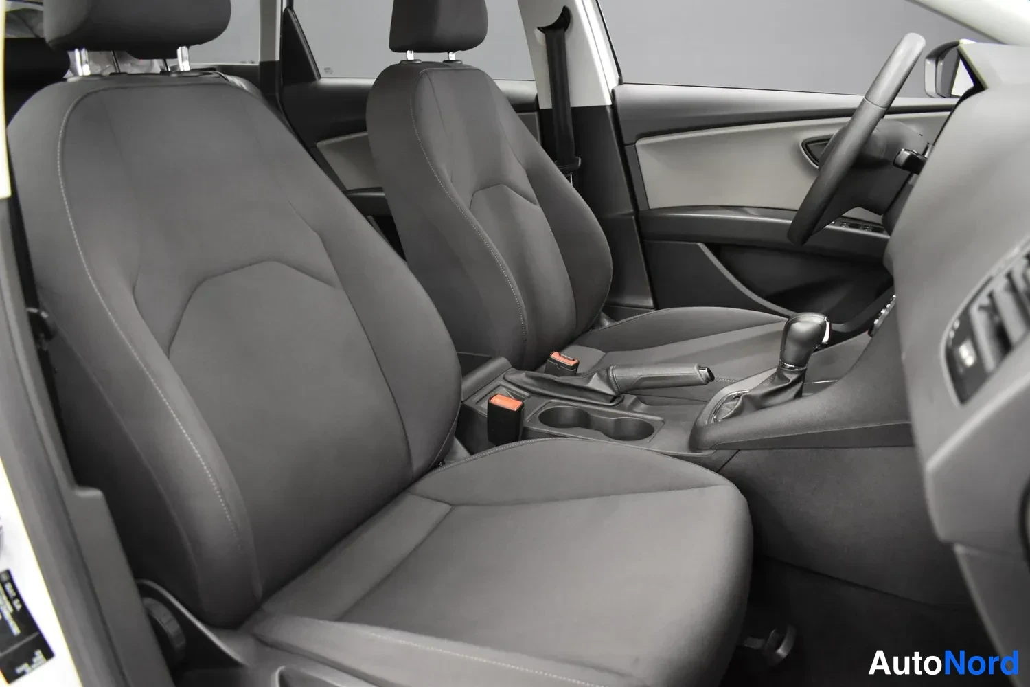 Valkoinen Seat Leon ST 2017, ulkokuva 10 – Raisio
