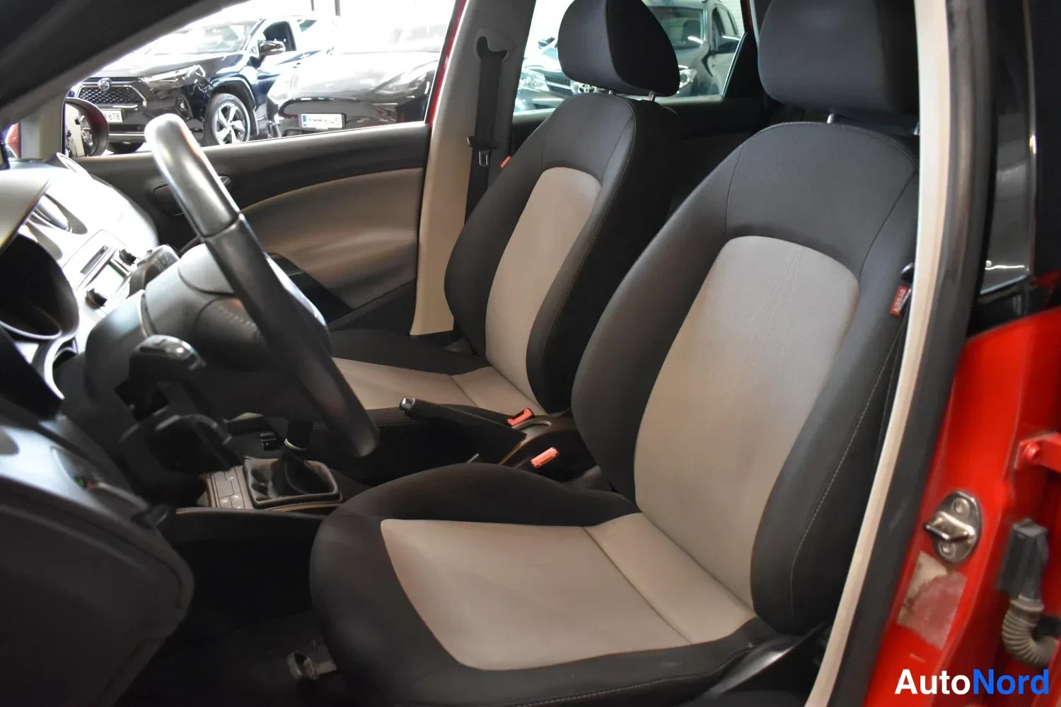 Punainen Seat Ibiza St 2013, ulkokuva 7 – Raisio