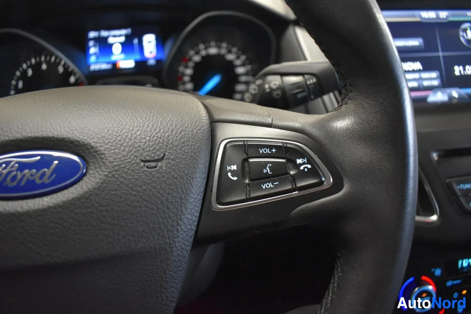 Musta Ford Focus 2016, ulkokuva 15 – Raisio