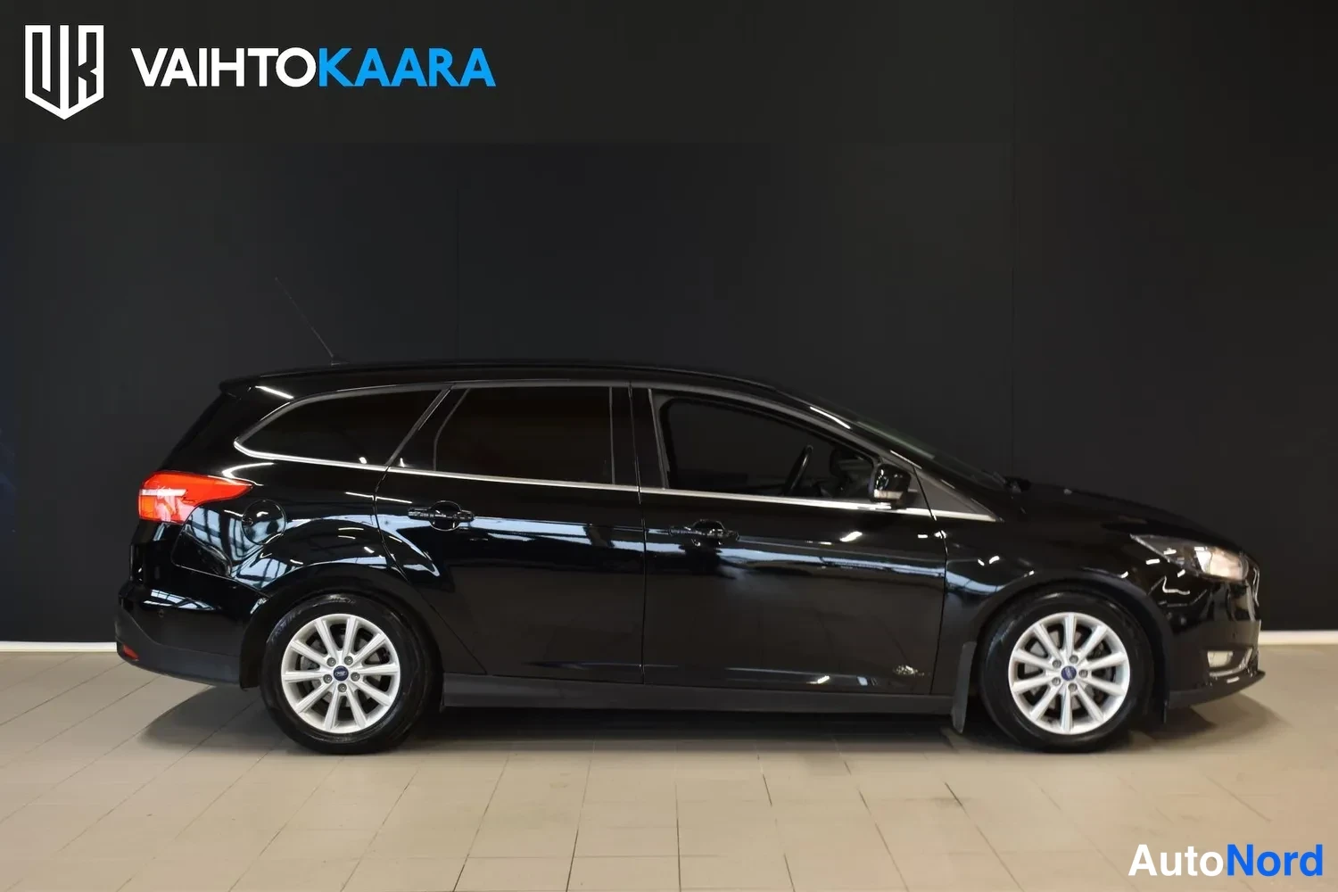 Musta Ford Focus 2016, ulkokuva 4 – Raisio
