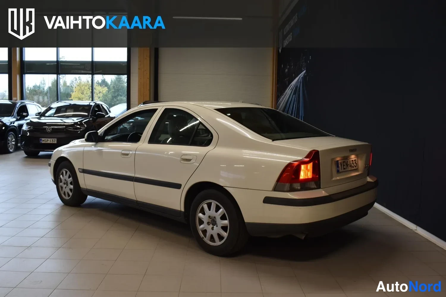 Valkoinen Volvo S60 2002, ulkokuva 2 – Raisio