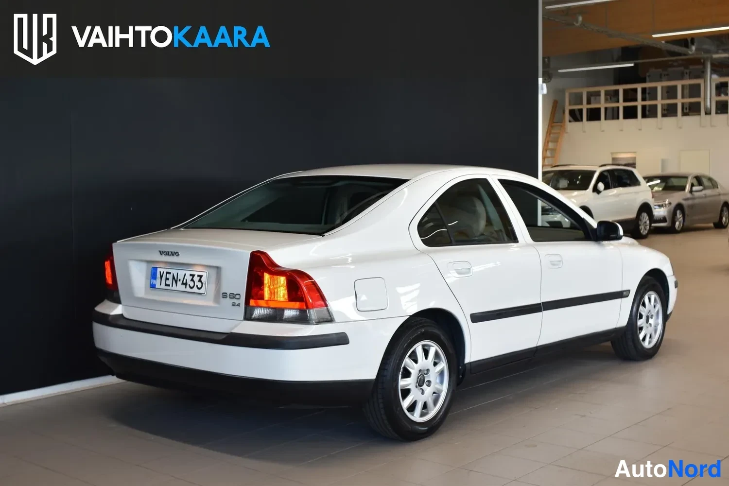 Valkoinen Volvo S60 2002, takaviisto, kuva 6