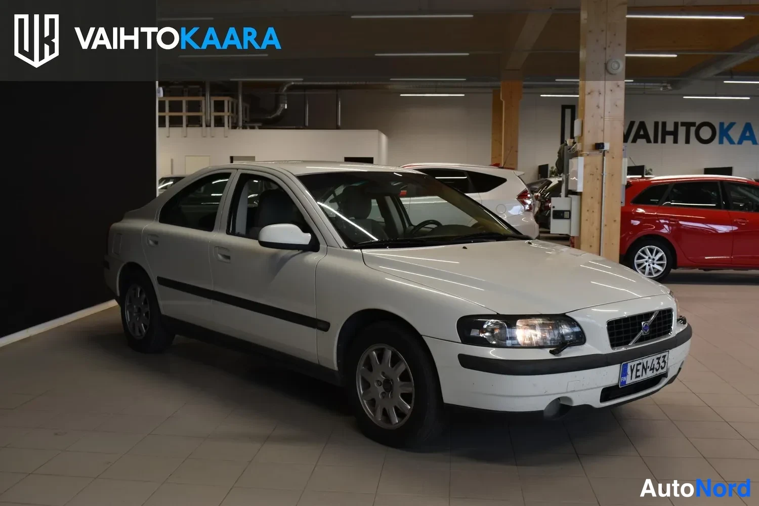 Valkoinen Volvo S60 2002, ulkokuva 3 – Raisio