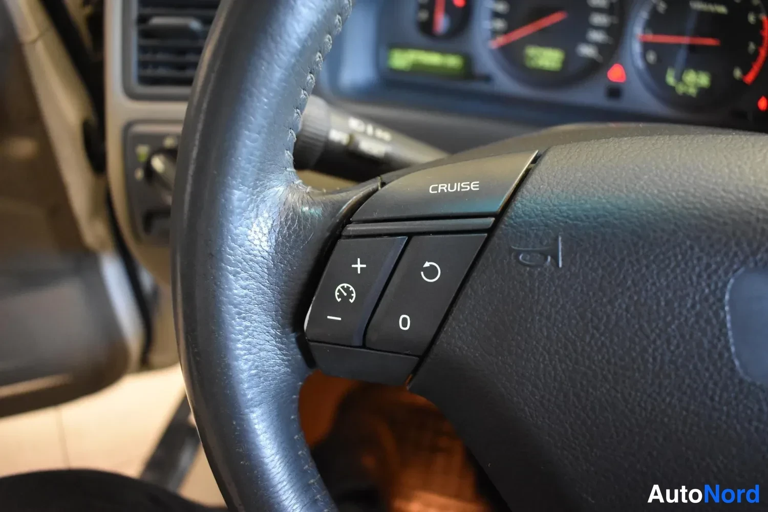 Valkoinen Volvo S60 2002, kuva 18