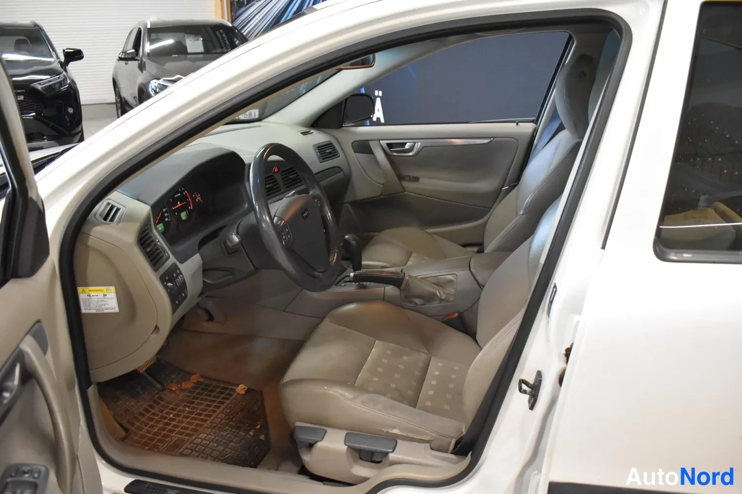 Valkoinen Volvo S60 2002, ulkokuva 5 – Raisio