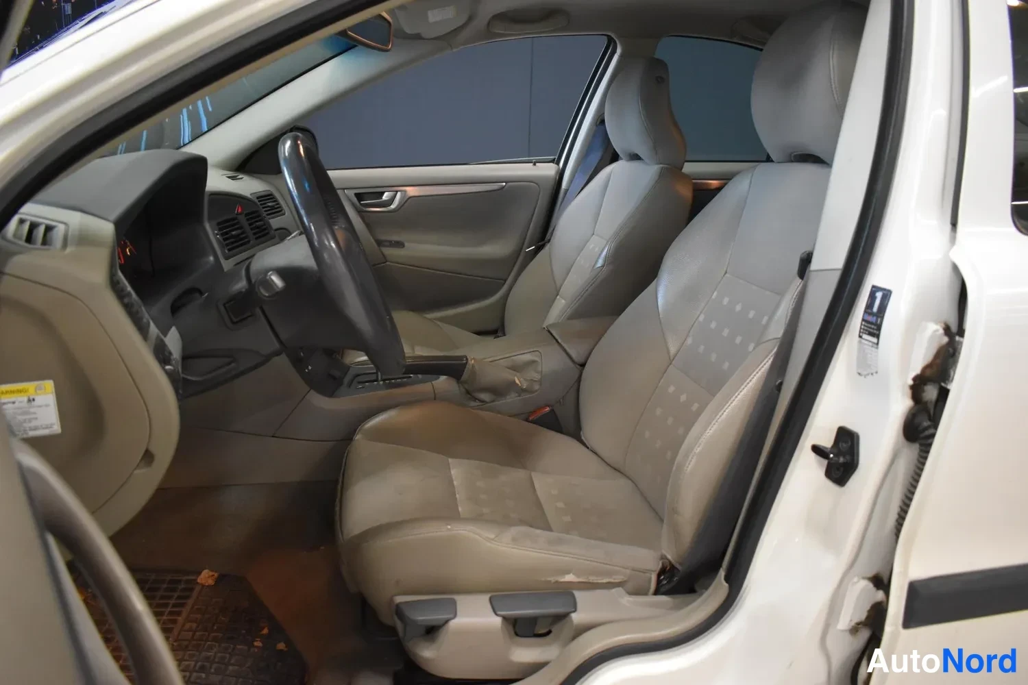 Valkoinen Volvo S60 2002, ulkokuva 6 – Raisio
