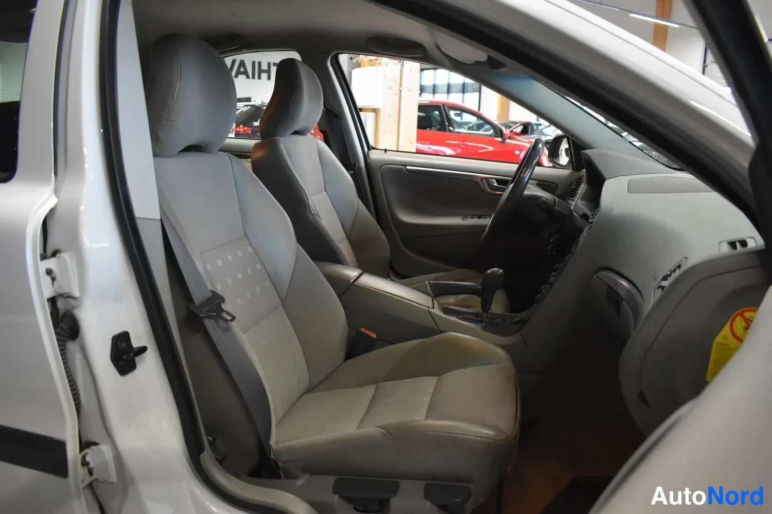 Valkoinen Volvo S60 2002, ulkokuva 7 – Raisio