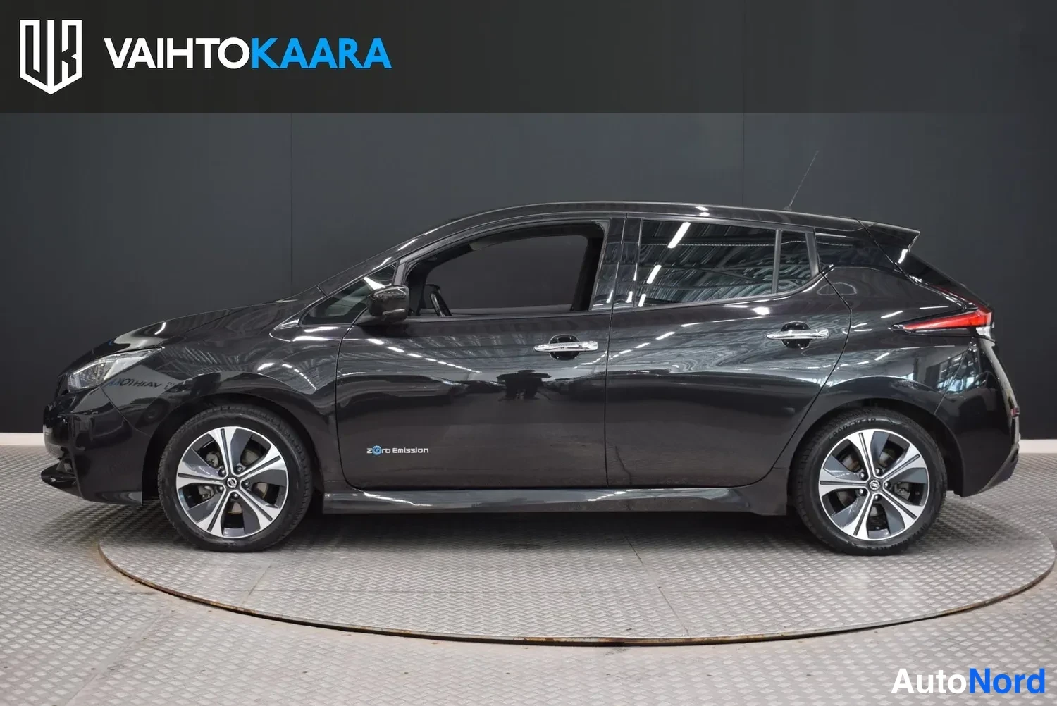 Musta Nissan Leaf 2018, ulkokuva 2 – Raisio