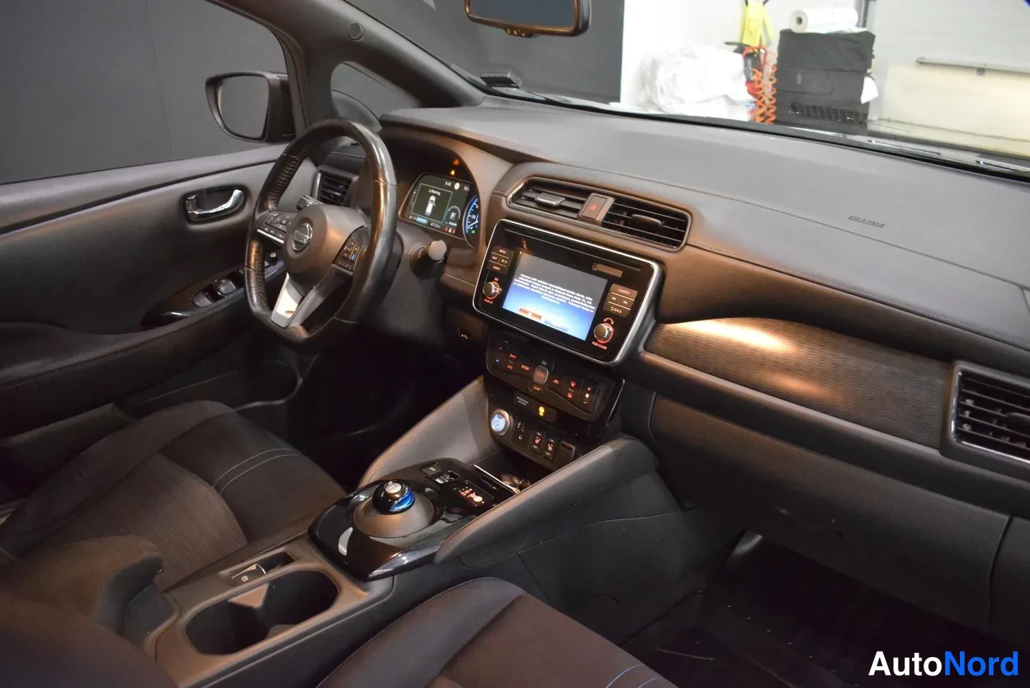 Musta Nissan Leaf 2018, ulkokuva 12 – Raisio