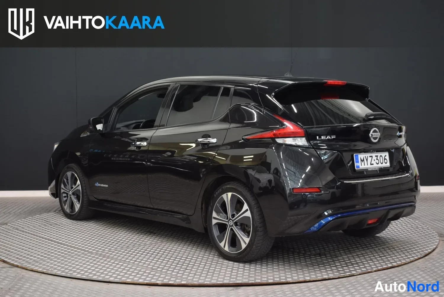 Musta Nissan Leaf 2018, ulkokuva 3 – Raisio