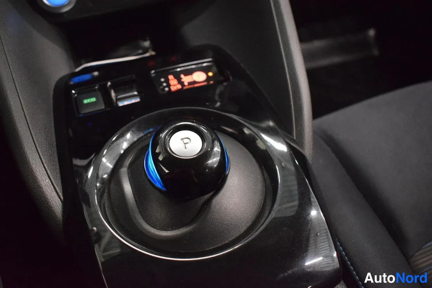 Musta Nissan Leaf 2018, ulkokuva 21 – Raisio