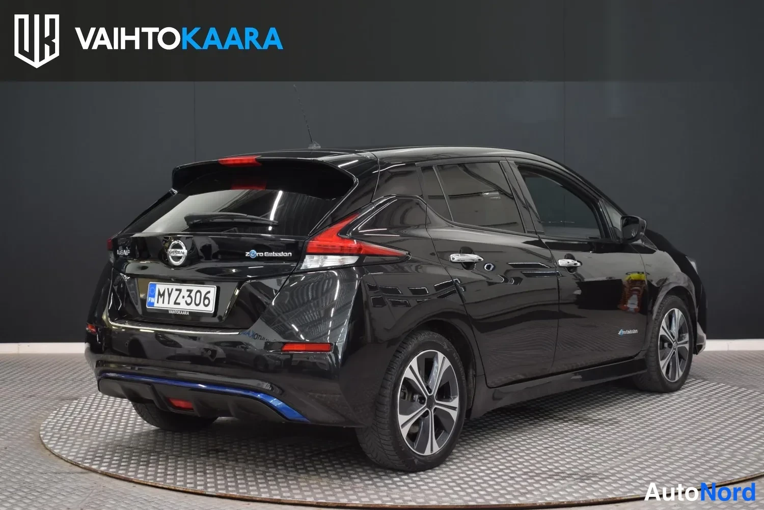 Musta Nissan Leaf 2018, ulkokuva 4 – Raisio